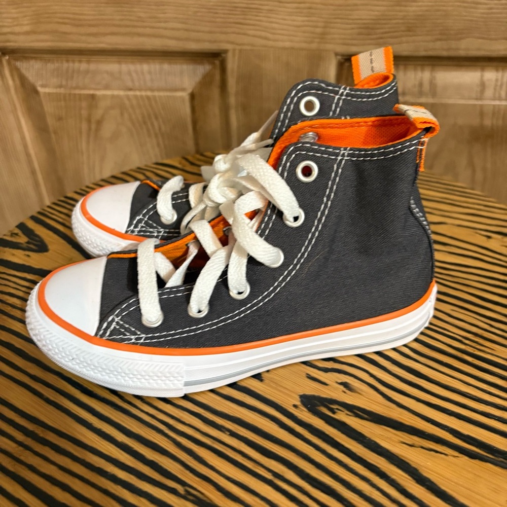 Kid’s converse high top new in box size 11